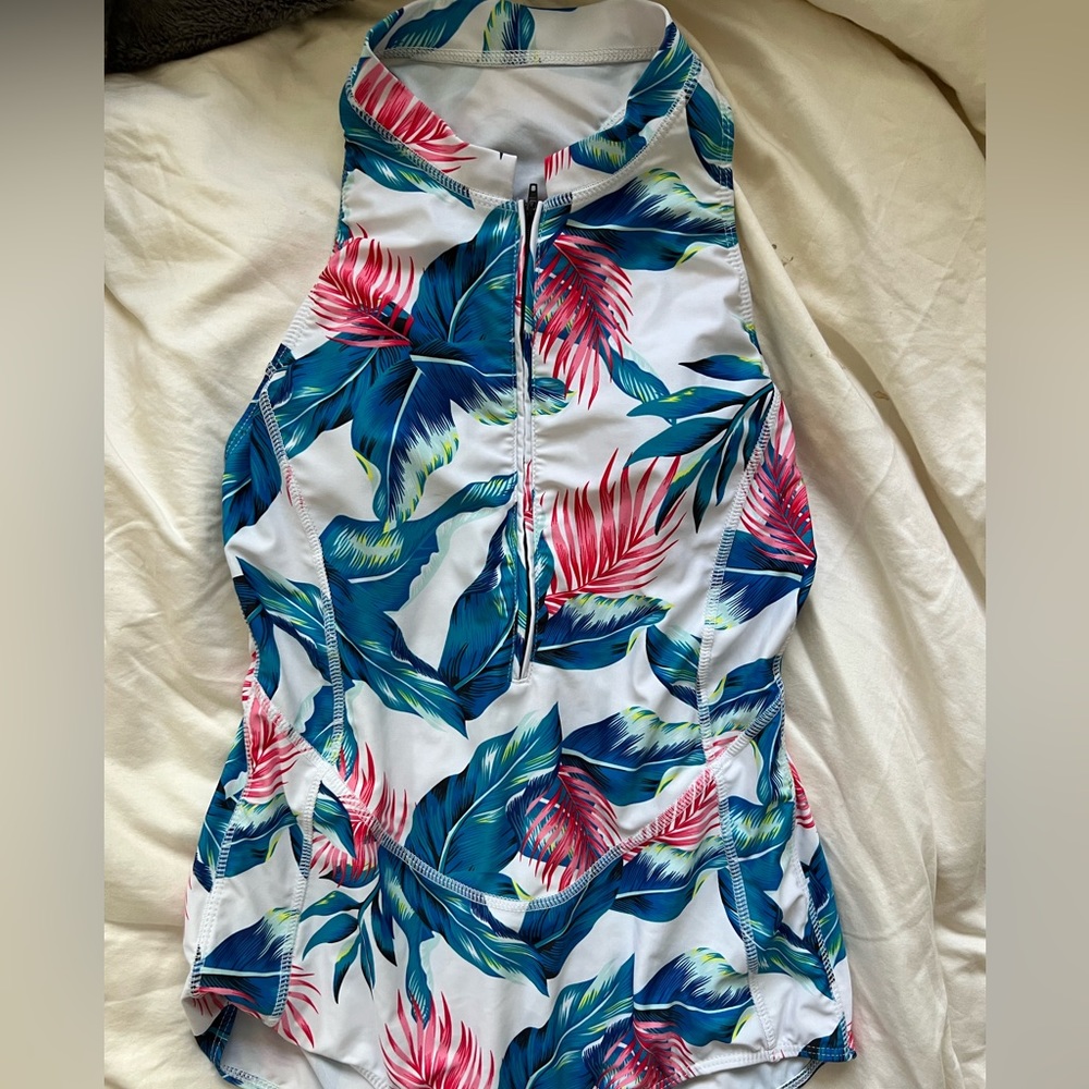 💎 3/$15 Women’s floral bathing suit one piece , medium